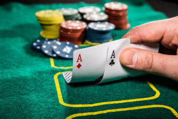 Benefits of playing poker set and why